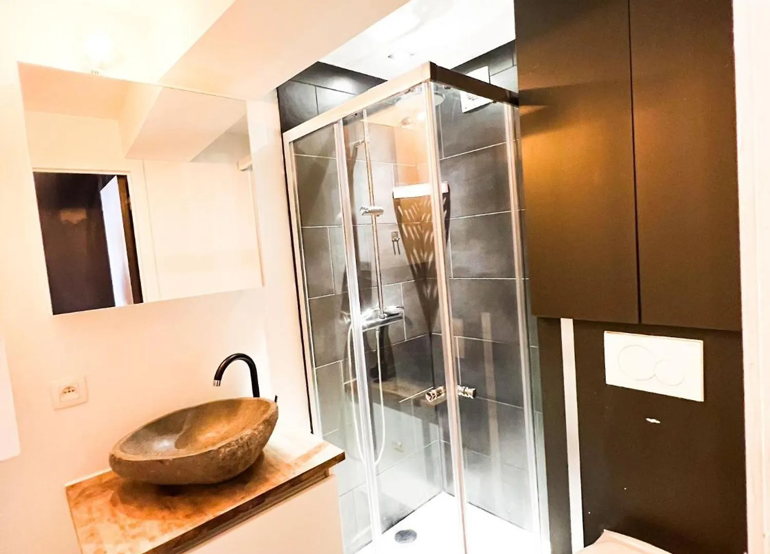 Nammos Home'S Antwerp Apartment